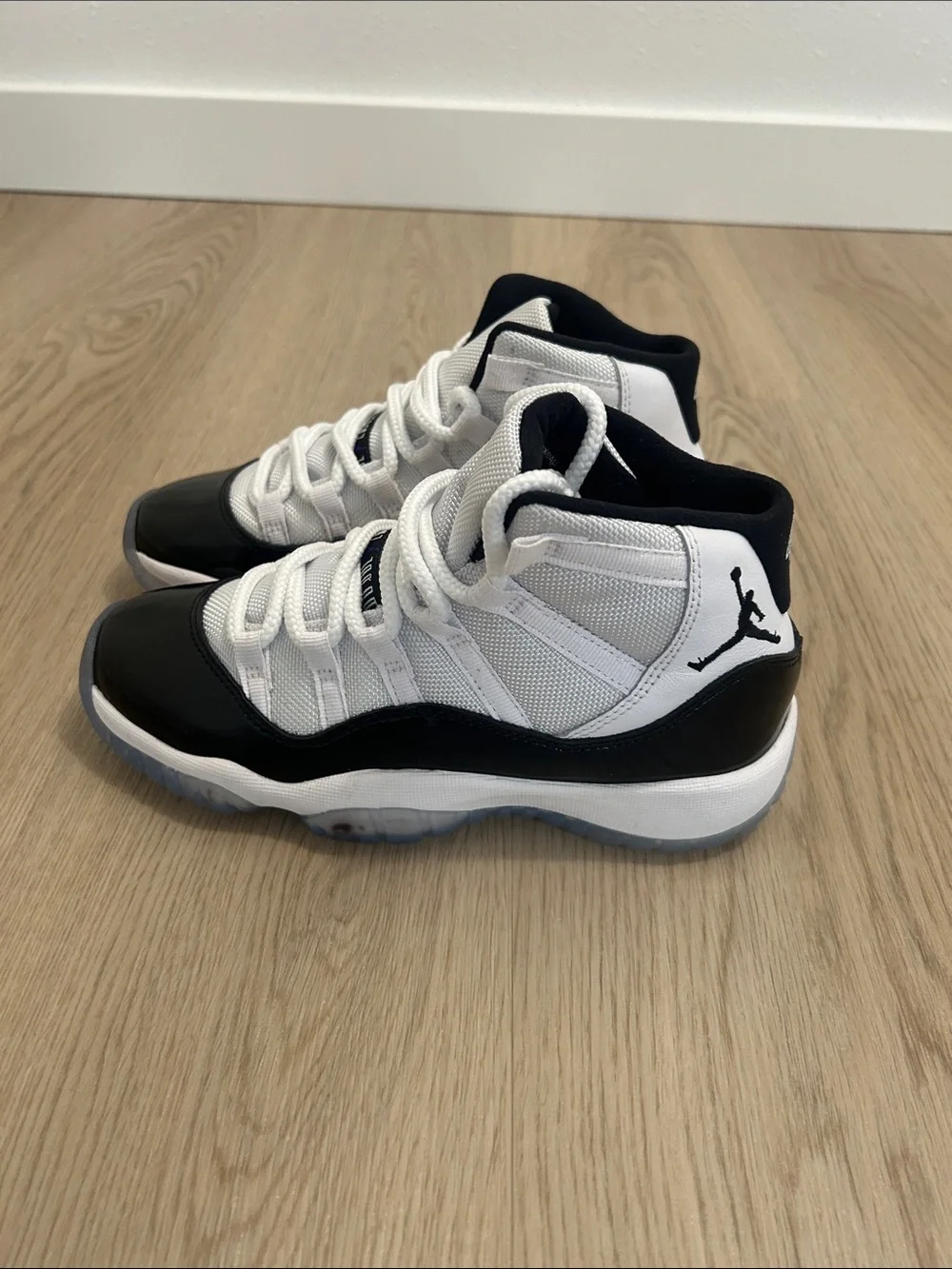 BTS 2018 Jordan XI 11 Concord #45 White/Black patent leather Sneakers size 3.5Y